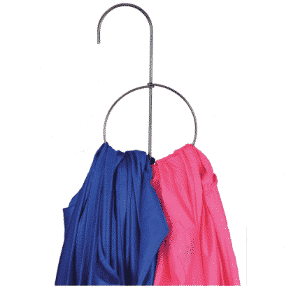 Cintre porte-chasubles avec chasuble bleue et rose