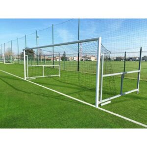 Buts de football rabattables premium sur terrain synthétique