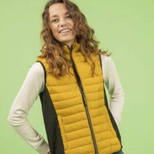 Bodywarmer femme Pen Duic de couleur jaune porté sur une femme.