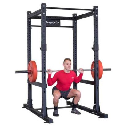 Power Rack Musculation BODYSOLID Professionnel. Un homme effectuant une squat