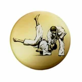 pastille dorée avec 2 judokas en kimonos blancs qui combattent