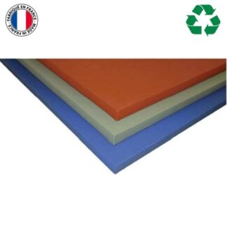 3 tatamis de judo de couleurs rouge, vert, et bleu fabriqués en France