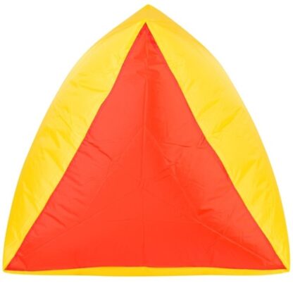 Forme géométrique flottante triangle rouge et jaune