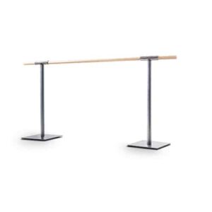 Barre de danse en bois installée sur 2 supports mobiles
