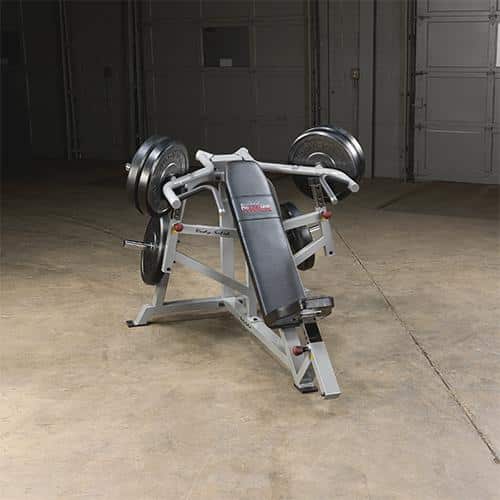 machine de musculation noire et grise