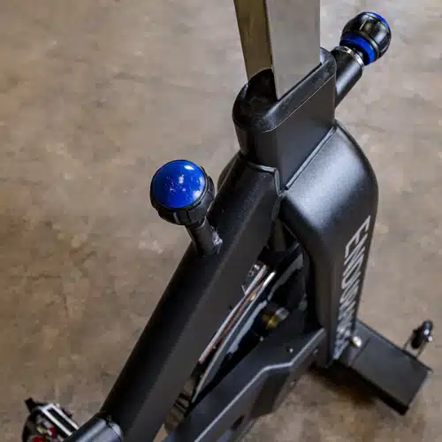 Vélo d'intérieur endurance BODY-SOLID vue sur les réglages
