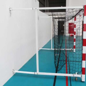 Vue de profil d'un but de handball rabattable