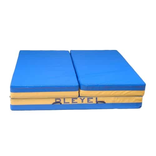 Matelas de gym bleu avec tranches jaunes repliable