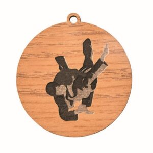 Médaille en bois de 50mm de diamètre représentant deux judokas