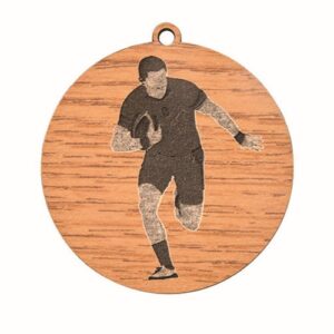 Médaille en bois de 50mm de diamètre représentant un joueur de rugby