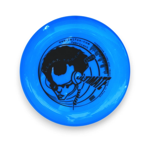 Ultimate Light Touch de couleur bleue. Poids 160 grammes