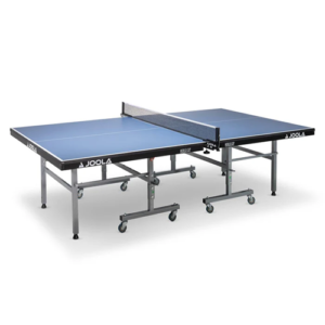 Table ping-pong club JOOLA World Cup 22 bleue dépliée avec filet en position de jeu pour gymnase