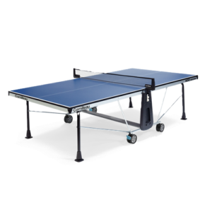 Table Cornilleau 400 Indoor bleue dépliée en position de jeu avec filet